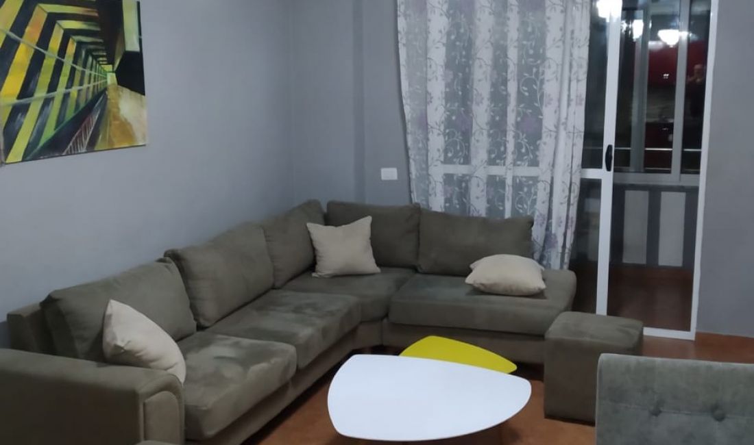 Shtepi me qera Apartament ne Tirane, 2+1, Mobilimi E mobiluar, Pagesa 450  Euro.