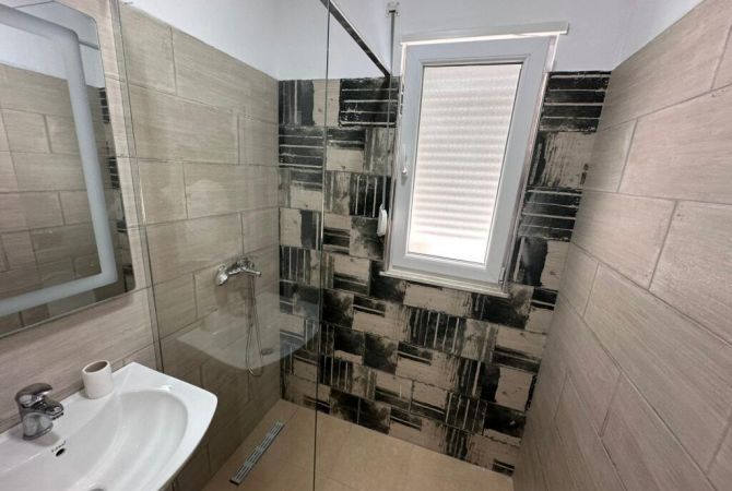 Shtepi me qera Apartament ne Tirane, 1+1, Mobilimi E mobiluar, Pagesa 550  Euro.