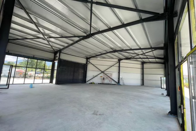 Business Property for Rent 4+1 in Tirana - 2,000 Euro