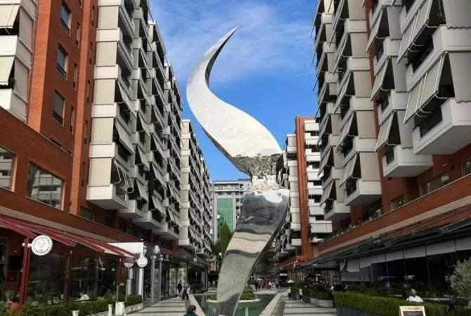 Business Property for Rent 3+1 in Tirana - 19,200 Euro