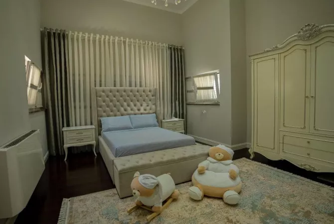 Shtepi ne shitje Vila Luksoze ne Tirane, 5+1, Mobilimi E mobiluar, Pagesa 1,500,000  Euro.