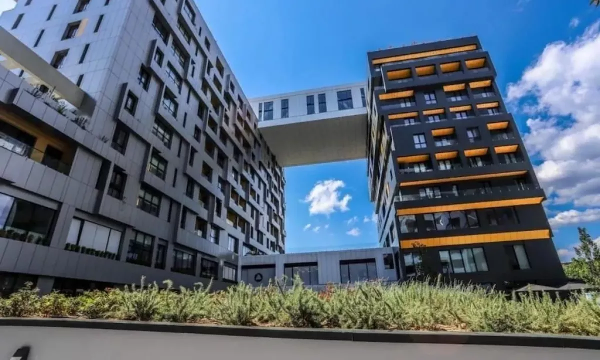 Shtepi ne shitje Apartament ne Tirane, Garsoniere, Mobilimi Bosh, pa mobiluar, Pagesa 134,500  Euro.