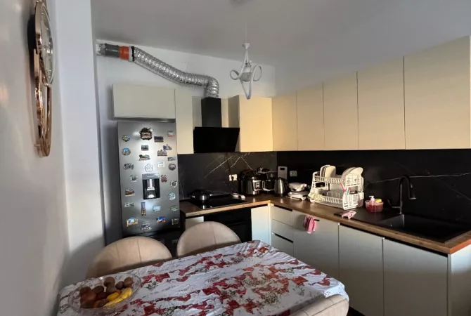 Shtepi ne shitje Apartament ne Tirane, 2+1, Mobilimi E mobiluar, Pagesa 160,000  Euro.