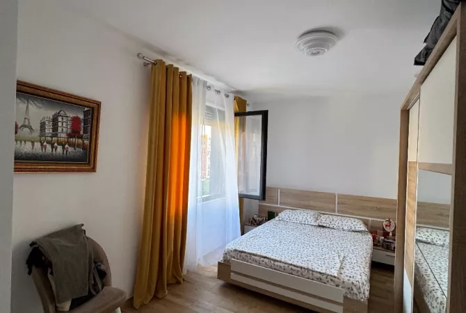 Shtepi ne shitje Apartament ne Tirane, 2+1, Mobilimi E mobiluar, Pagesa 160,000  Euro.