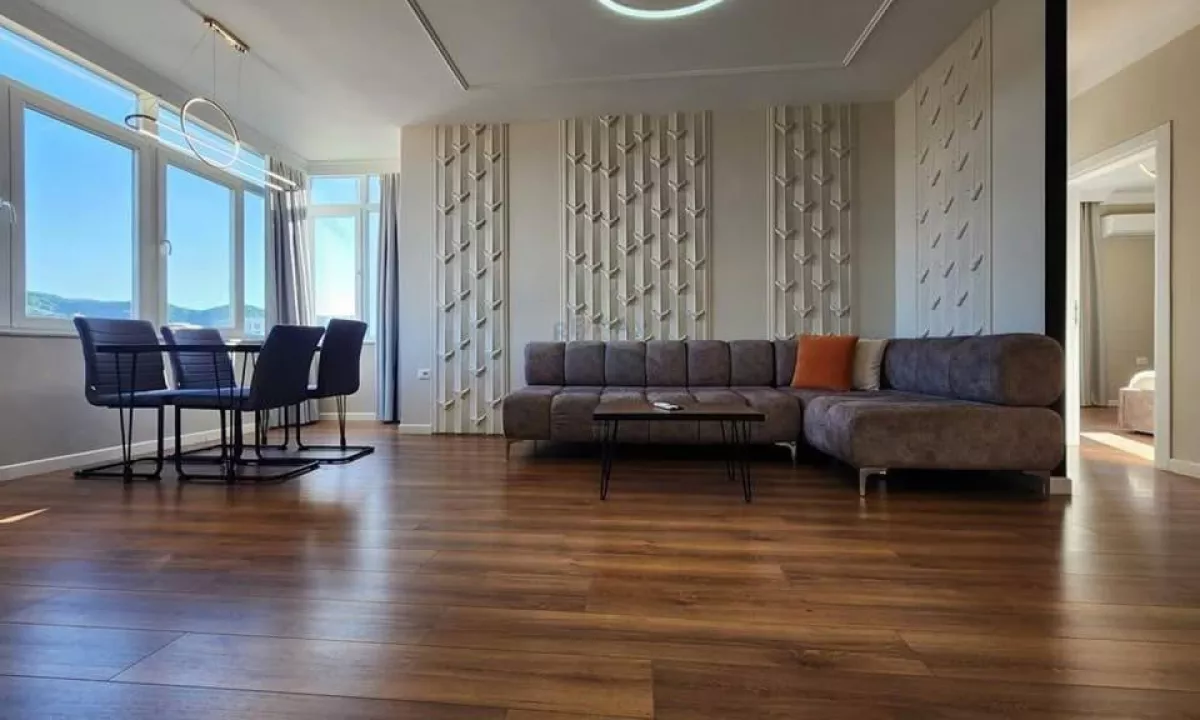 Shtepi ne shitje Apartament ne Tirane, 2+1, Mobilimi E mobiluar, Pagesa 320,000  Euro.