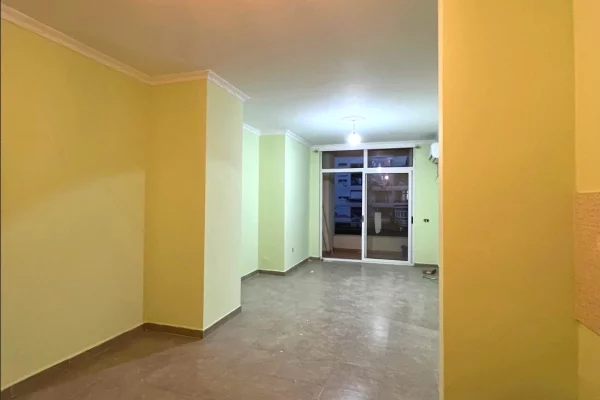 Shtepi ne shitje Apartament ne Tirane, 2+1, Mobilimi Bosh, pa mobiluar, Pagesa 122,000  Euro.