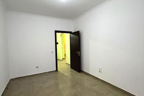 Shtepi ne shitje Apartament ne Tirane, 2+1, Mobilimi Bosh, pa mobiluar, Pagesa 122,000  Euro.