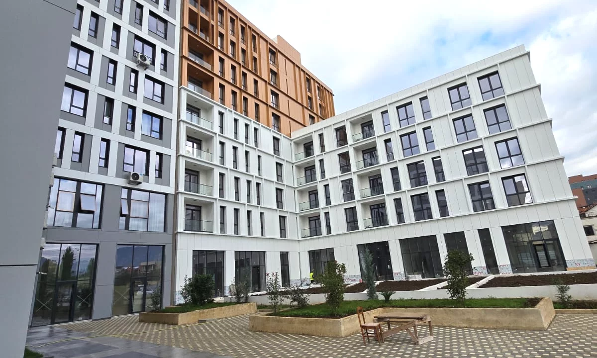 Shtepi ne shitje Apartament ne Tirane, 2+1, Mobilimi Bosh, pa mobiluar, Pagesa 212,200  Euro.