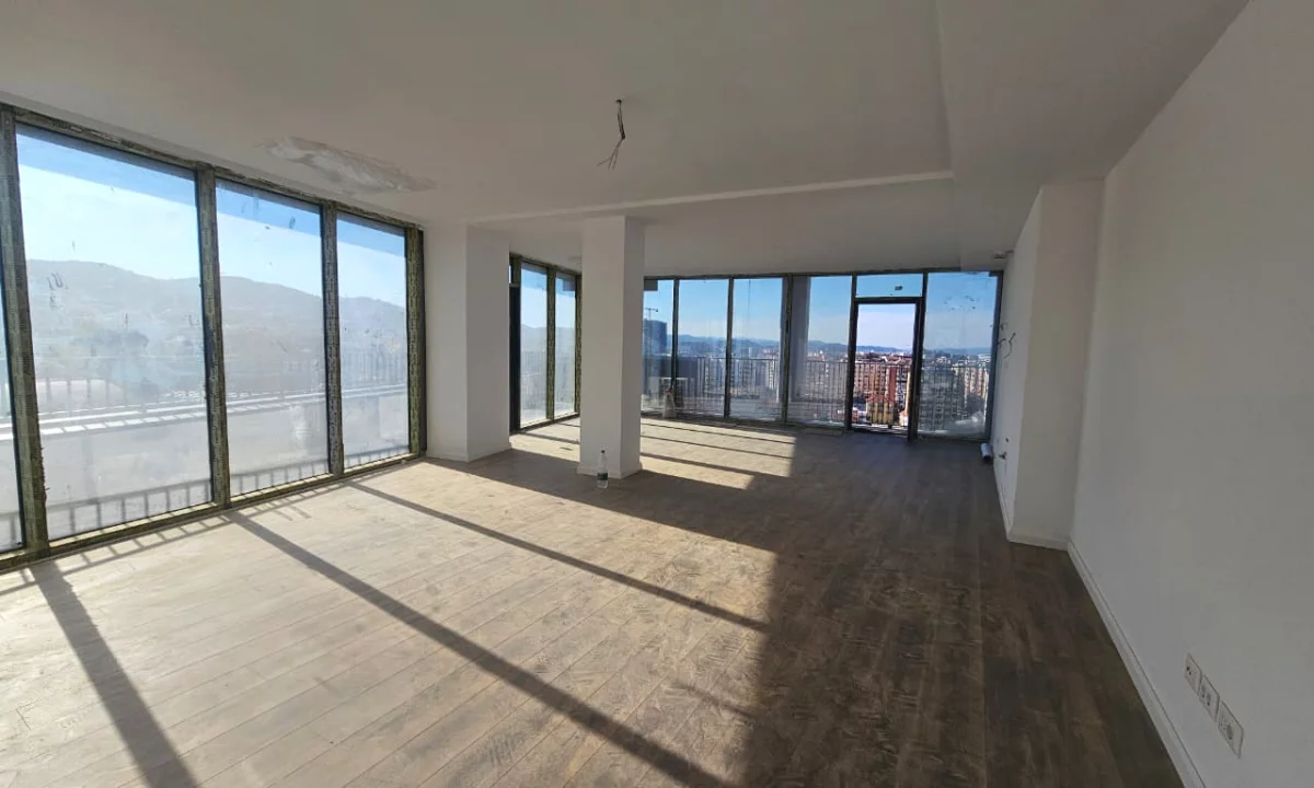 Shtepi ne shitje Apartament ne Tirane, 3+1, Mobilimi Bosh, pa mobiluar, Pagesa 675,000  Euro.