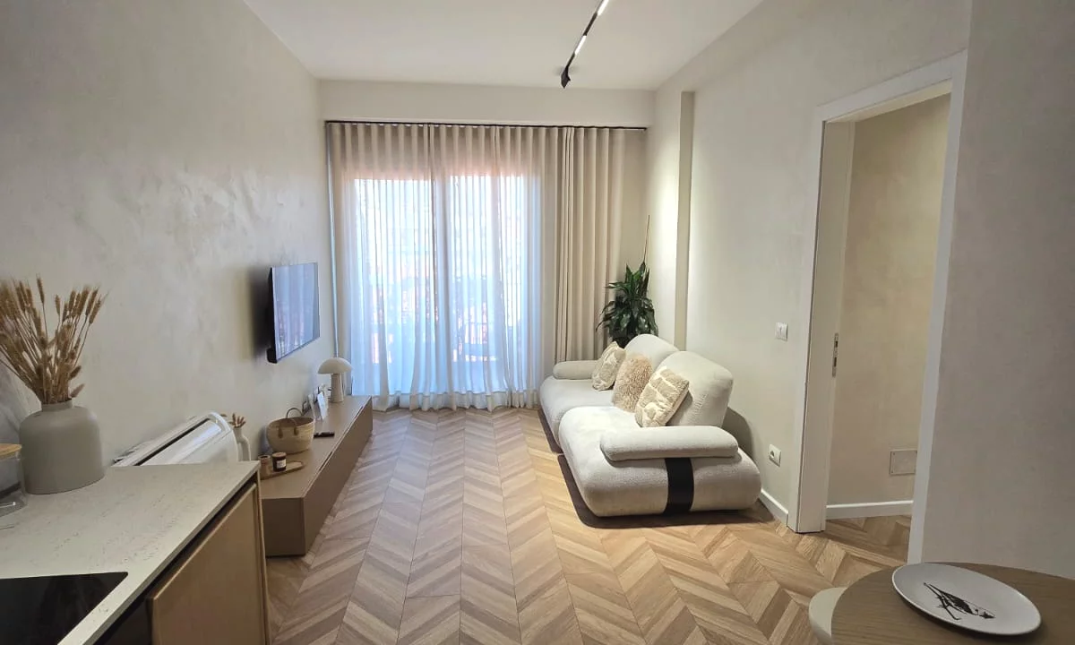 Shtepi ne shitje Apartament ne Tirane, 1+1, Mobilimi E mobiluar, Pagesa 220,000  Euro.