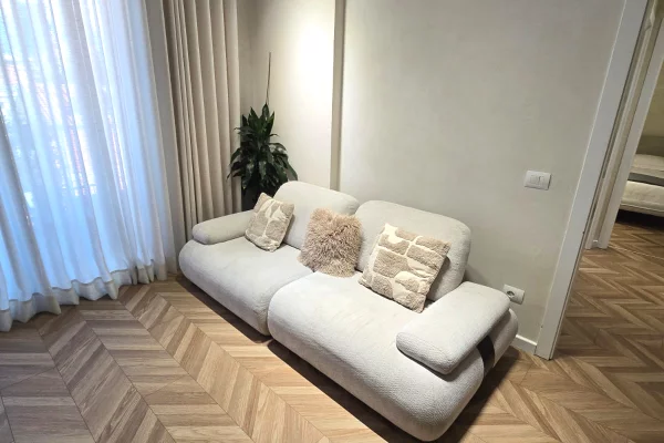 Shtepi ne shitje Apartament ne Tirane, 1+1, Mobilimi E mobiluar, Pagesa 220,000  Euro.