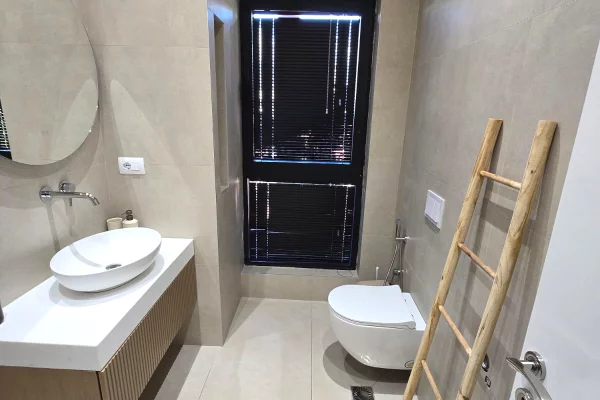 Shtepi ne shitje Apartament ne Tirane, 1+1, Mobilimi E mobiluar, Pagesa 220,000  Euro.