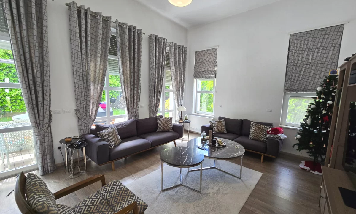 Shtepi ne shitje Vila Luksoze ne Tirane, 5+1, Mobilimi E mobiluar, Pagesa 1,600,000  Euro.