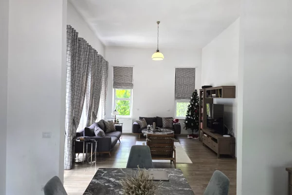 Shtepi ne shitje Vila Luksoze ne Tirane, 5+1, Mobilimi E mobiluar, Pagesa 1,600,000  Euro.