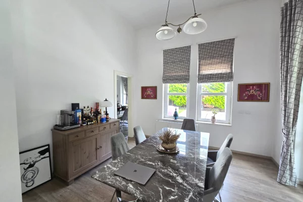 Shtepi ne shitje Vila Luksoze ne Tirane, 5+1, Mobilimi E mobiluar, Pagesa 1,600,000  Euro.