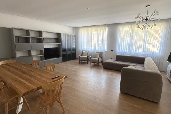 Shtepi ne shitje 4+1 ne Tirane - 695,000 Euro