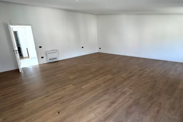 Shtepi ne shitje Vila Luksoze ne Tirane, 4+1, Mobilimi Pjeserisht e mobiluar, Pagesa 695,000  Euro.