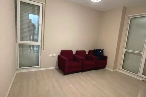 Shtepi ne shitje Apartament ne Tirane, 3+1, Mobilimi E mobiluar, Pagesa 155,000  Euro.