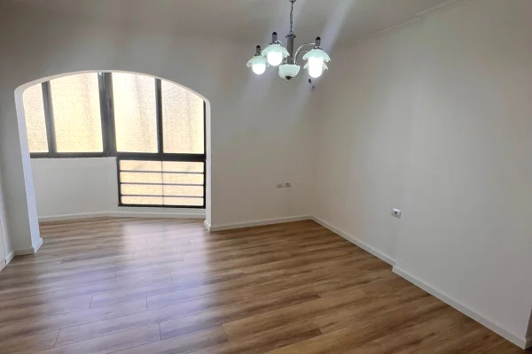 Shtepi ne shitje Apartament ne Tirane, 2+1, Mobilimi Bosh, pa mobiluar, Pagesa 165,000  Euro.