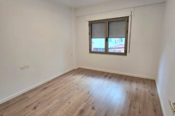 Shtepi ne shitje Apartament ne Tirane, 1+1, Mobilimi Bosh, pa mobiluar, Pagesa 218,000  Euro.