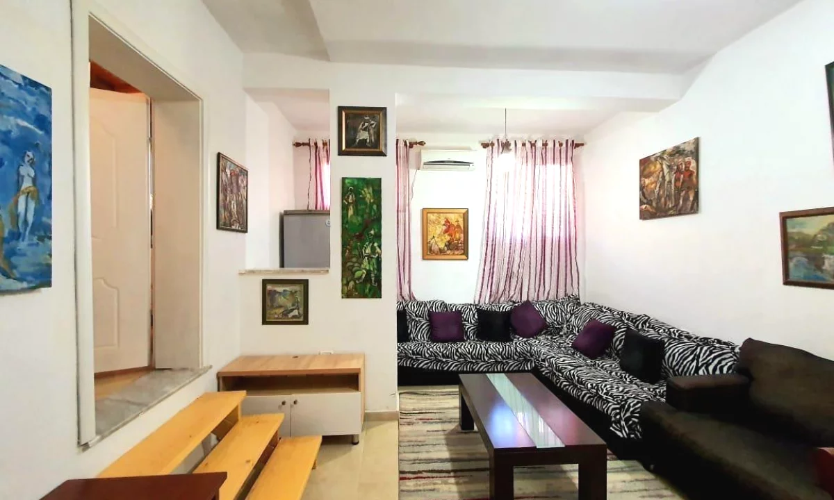 Shtepi ne shitje Apartament ne Tirane, 2+1, Mobilimi E mobiluar, Pagesa 140,000  Euro.