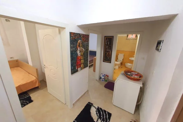 Shtepi ne shitje Apartament ne Tirane, 2+1, Mobilimi E mobiluar, Pagesa 140,000  Euro.