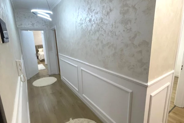 Shtepi ne shitje Apartament ne Tirane, 2+1, Mobilimi E mobiluar, Pagesa 173,000  Euro.