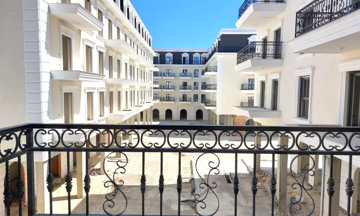 Shtepi ne shitje Apartament ne Tirane, 1+1, Mobilimi Bosh, pa mobiluar, Pagesa 92,400  Euro.