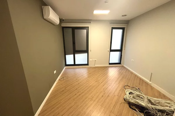 🏢Jepet Zyre me Qira ne Qender Prane Bulevardit Zogu i Pare!