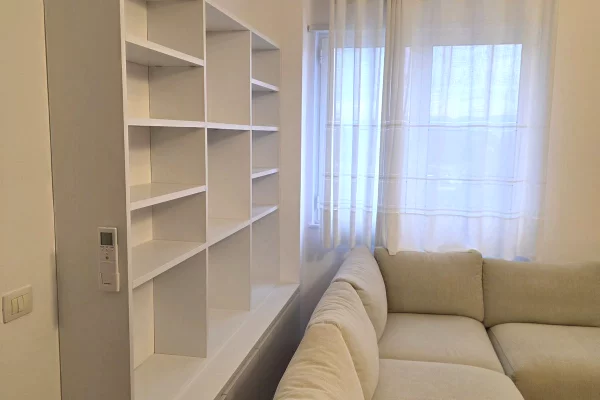 Shtepi ne shitje Apartament ne Tirane, 3+1, Mobilimi E mobiluar, Pagesa 141,000  Euro.