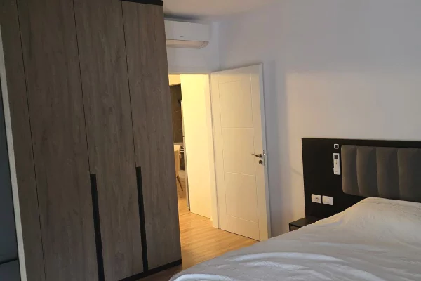 Shtepi ne shitje Apartament ne Tirane, 3+1, Mobilimi E mobiluar, Pagesa 141,000  Euro.