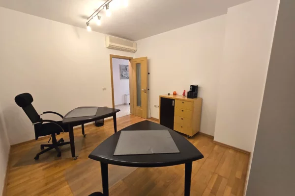 🏙️Jepet Apartament 3+1 per qira per Zyra ne Qender te Tiranes!