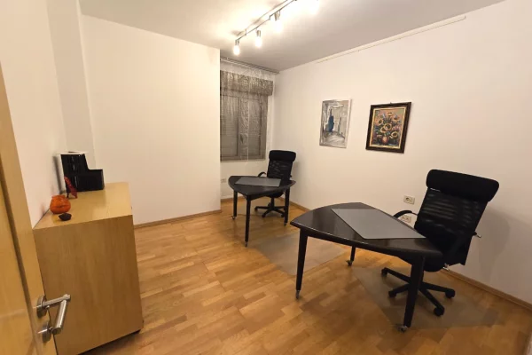 Business Property for Rent 3+1 in Tirana - 1,100 Euro