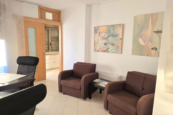 🏙️Jepet Apartament 3+1 per qira per Zyra ne Qender te Tiranes!