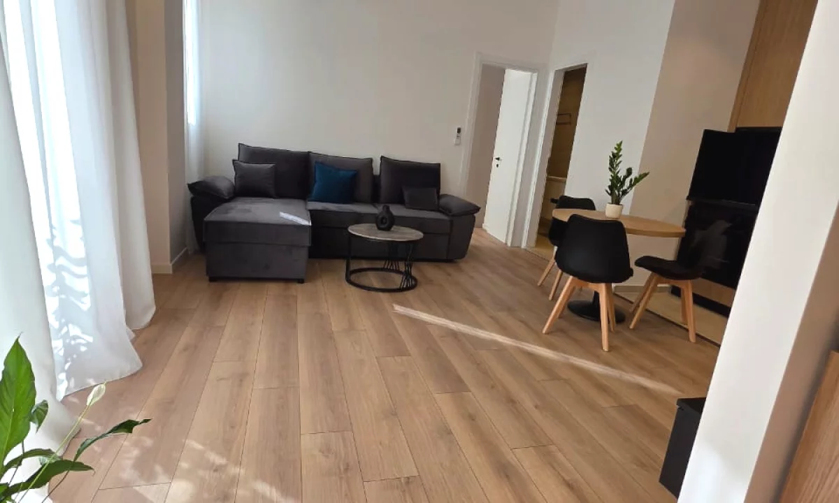 Shtepi ne shitje Apartament ne Tirane, 1+1, Mobilimi E mobiluar, Pagesa 122,000  Euro.