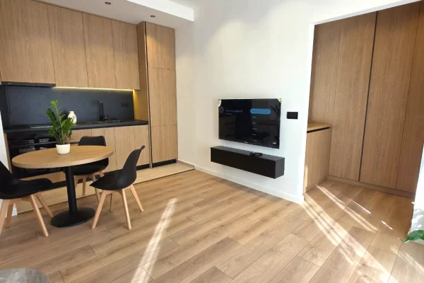 Shtepi ne shitje Apartament ne Tirane, 1+1, Mobilimi E mobiluar, Pagesa 122,000  Euro.