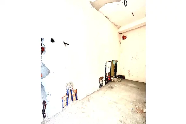 Shtepi ne shitje Apartament ne Tirane, 3+1, Mobilimi Bosh, pa mobiluar, Pagesa 429,600  Euro.