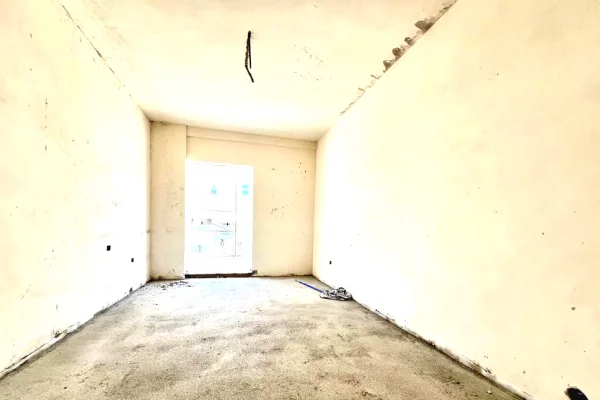 Shtepi ne shitje Apartament ne Tirane, 3+1, Mobilimi Bosh, pa mobiluar, Pagesa 429,600  Euro.