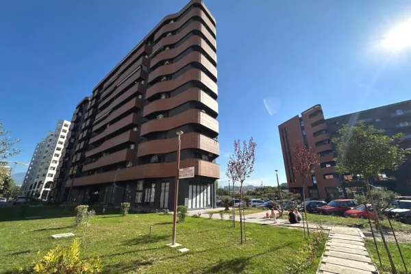 Shtepi ne shitje Apartament ne Tirane, 2+1, Mobilimi Bosh, pa mobiluar, Pagesa 190,400  Euro.