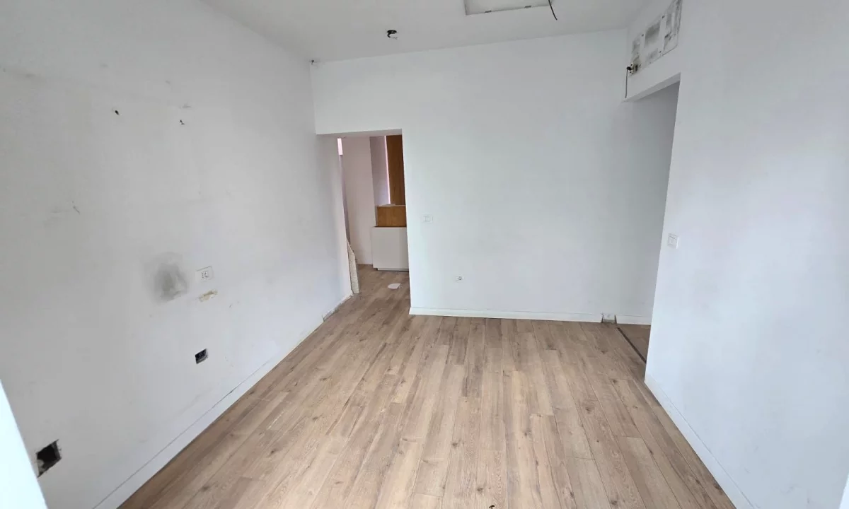 🏢Jepet Ambient Biznesi per Qira te Rruga e Durresit🔥