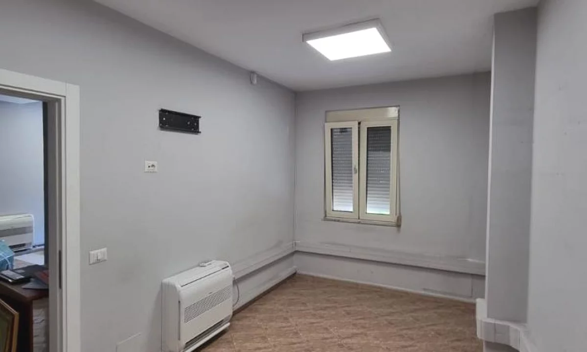 Jepet me qira apartament 1+1 per zyra ne Qender