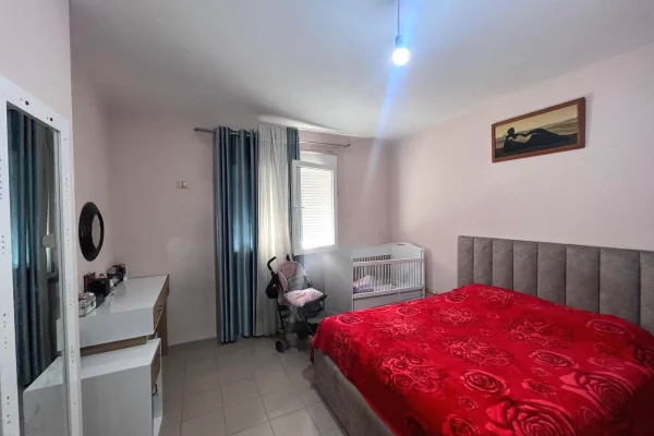 Shtepi ne shitje Apartament ne Tirane, 2+1, Mobilimi E mobiluar, Pagesa 140,000  Euro.