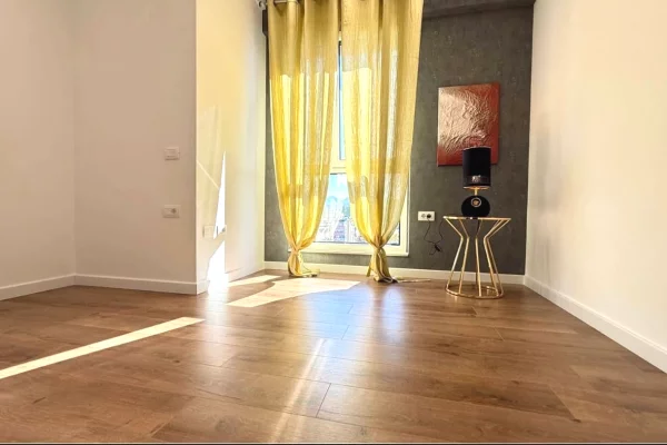 Shtepi ne shitje Apartament ne Tirane, 2+1, Mobilimi E mobiluar, Pagesa 297,000  Euro.