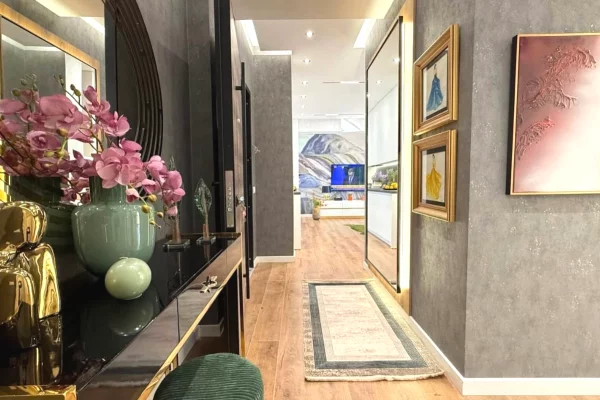 Shtepi ne shitje Apartament ne Tirane, 2+1, Mobilimi E mobiluar, Pagesa 297,000  Euro.