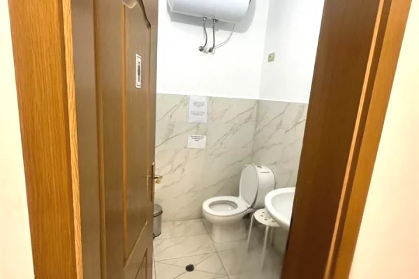 🏢Jepet Zyre me Qira me Vendodhje ne Bllok, Tirane!140 m2