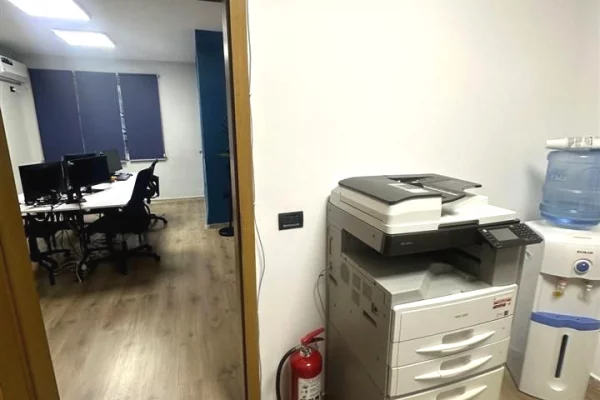 🏢Jepet Zyre me Qira me Vendodhje ne Bllok, Tirane!140 m2