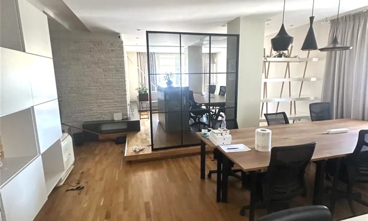 🏢Jepet Zyre Moderne me Qira ne Bllok, Tirane!141 m2
