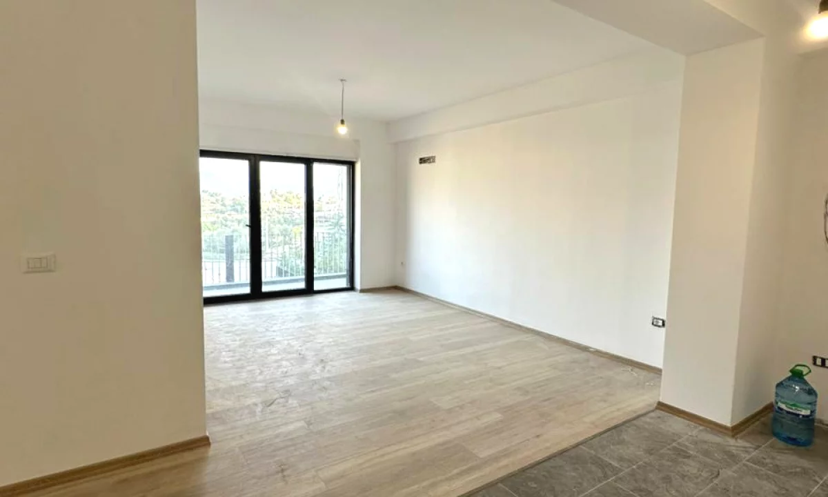 Shtepi ne shitje Apartament ne Tirane, 2+1, Mobilimi Bosh, pa mobiluar, Pagesa 183,000  Euro.