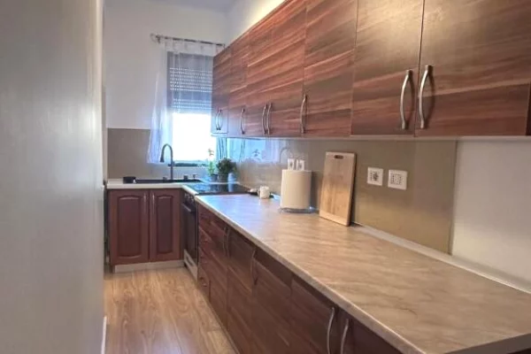 Shtepi ne shitje Apartament ne Tirane, 1+1, Mobilimi E mobiluar, Pagesa 15,000,000  Leke.