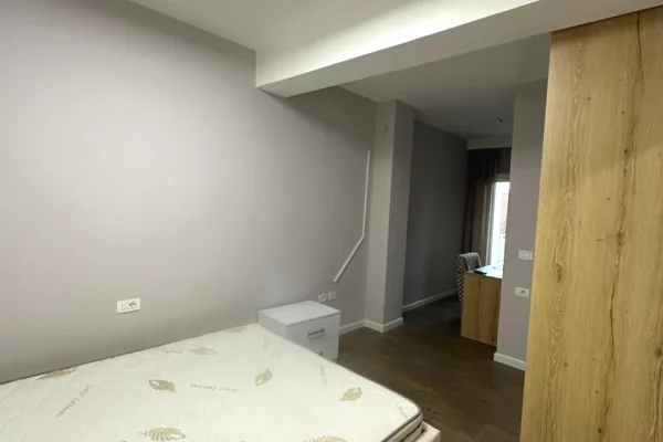 Shtepi ne shitje Duplex(shtepi me 2 kate) ne Tirane, 3+1, Mobilimi E mobiluar, Pagesa 249,900  Euro.